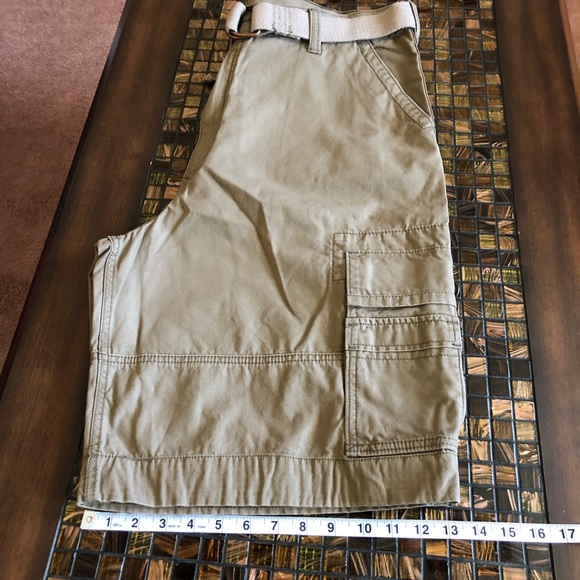 NWT LEVI'S CARGO SHORTS Belt Sz 38W Below The Knee - Picture 7 of 7